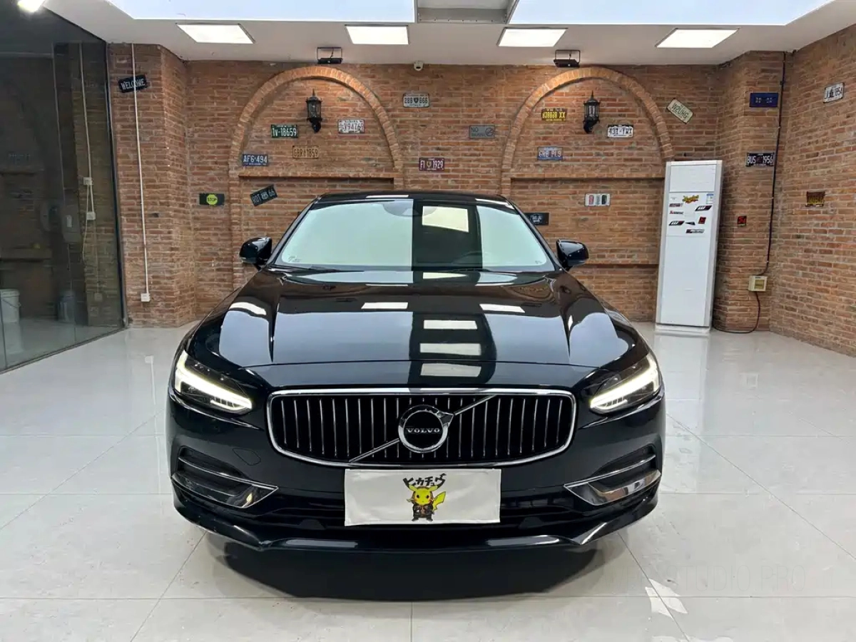 VOLVO S90