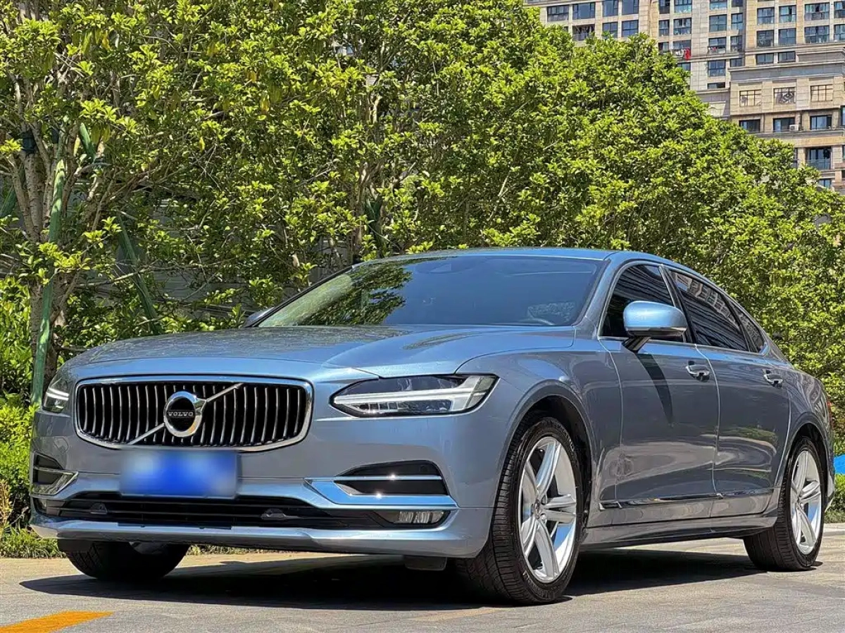VOLVO S90