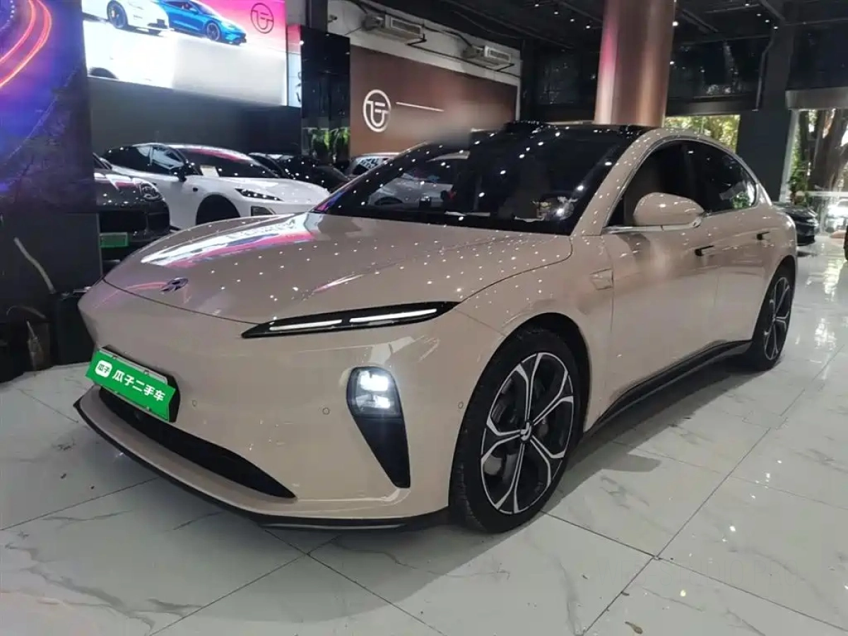 NIO ET5