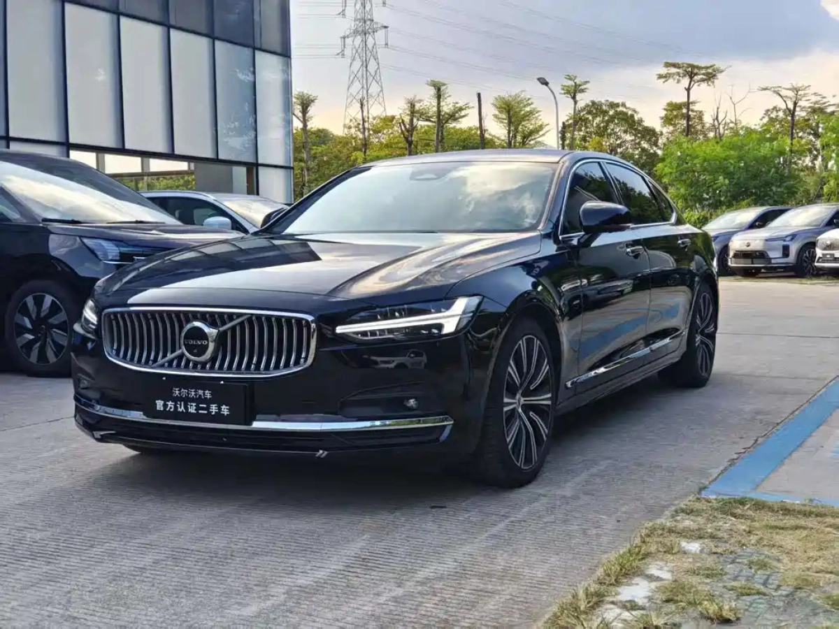 VOLVO S90