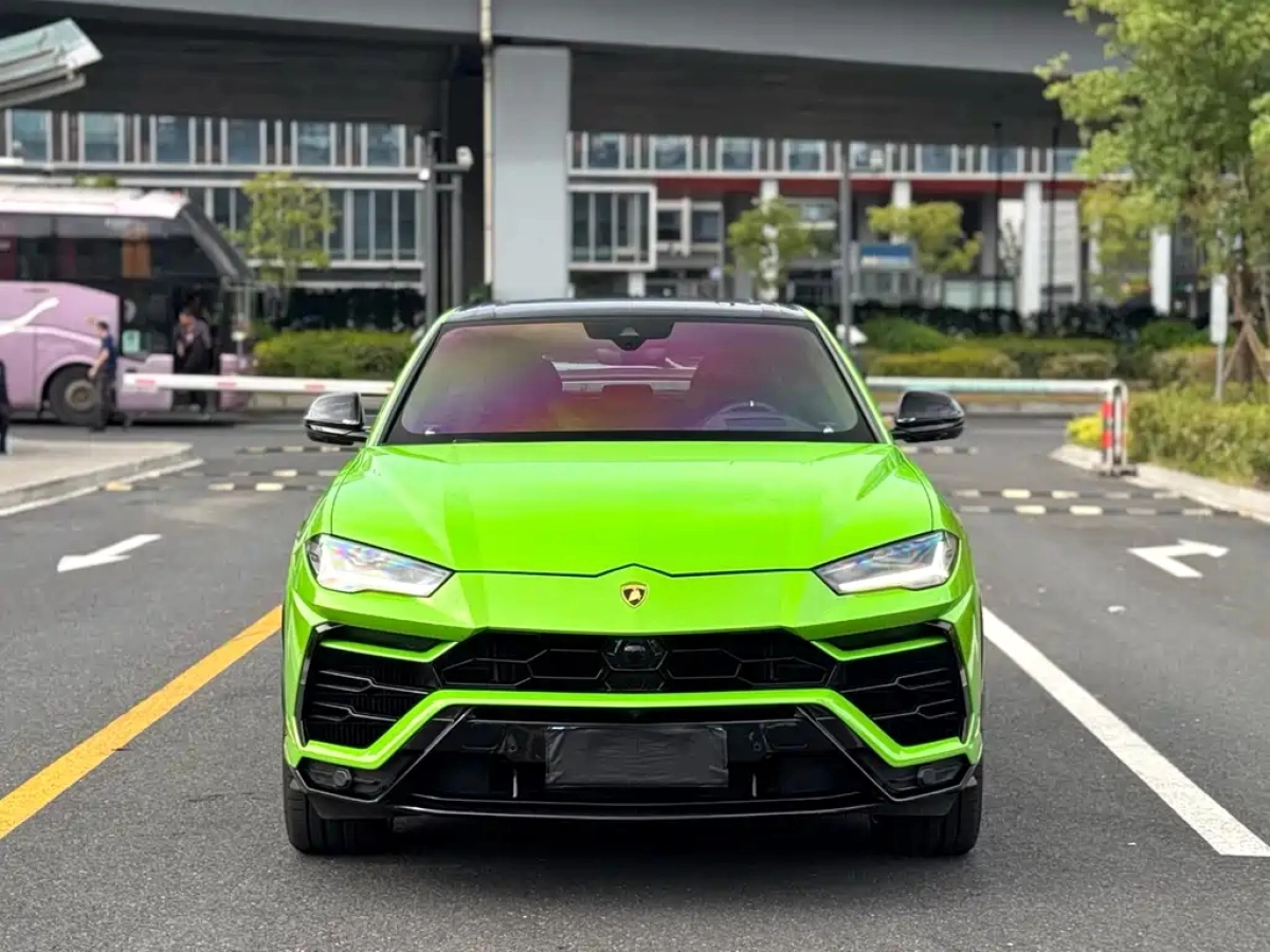 LAMBORGHINI URUS  2022
