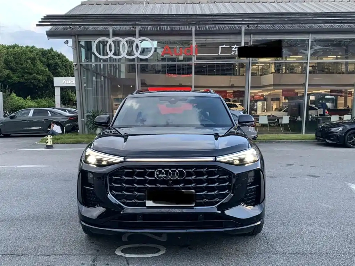 AUDI Q6