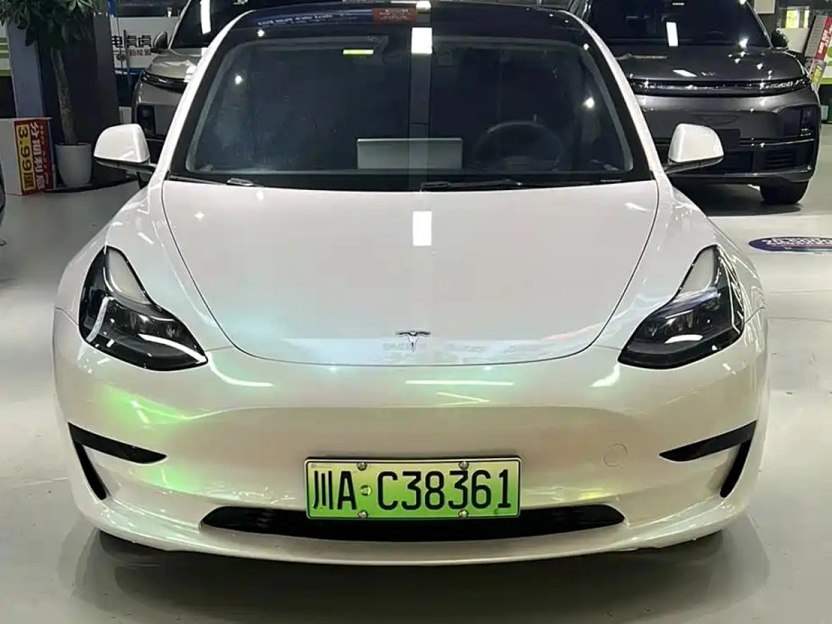 TESLA MODEL 3