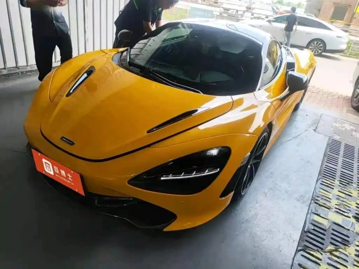 MCLAREN 720S