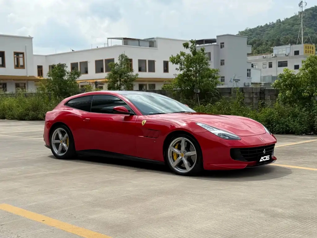 FERRARI GTC4LUSSO  2019