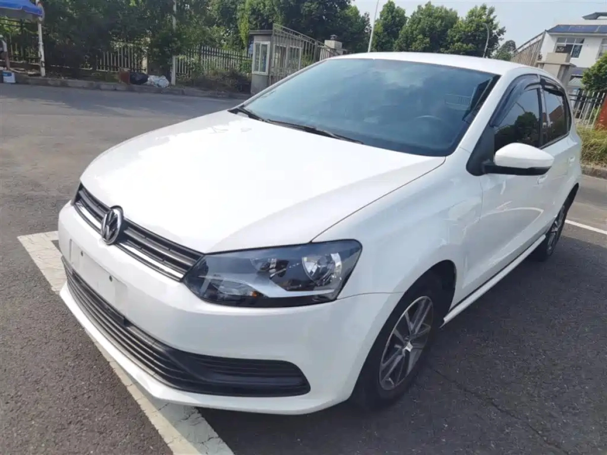 VOLKSWAGEN POLO