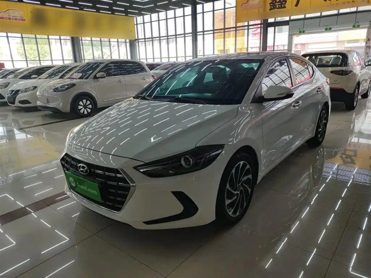 HYUNDAI ELANTRA