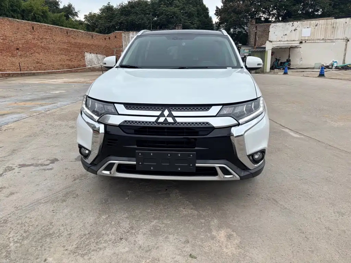 MITSUBISHI OUTLANDER