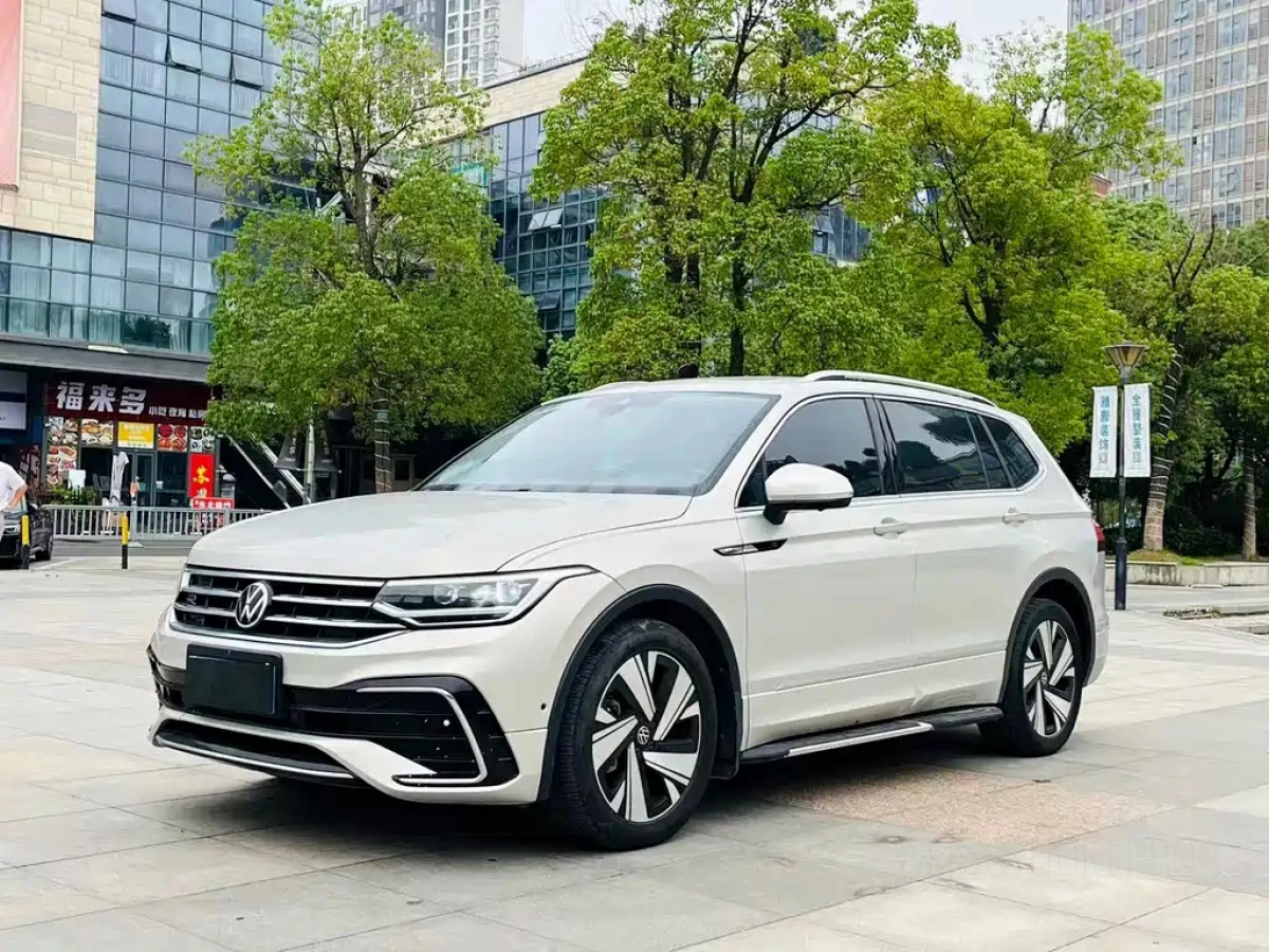 VOLKSWAGEN TIGUAN L