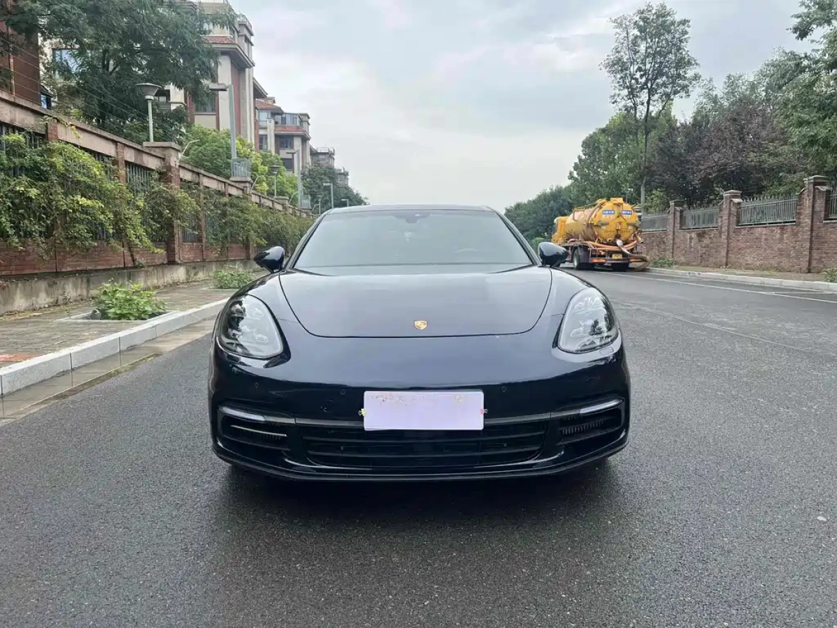 PORSCHE PANAMERA