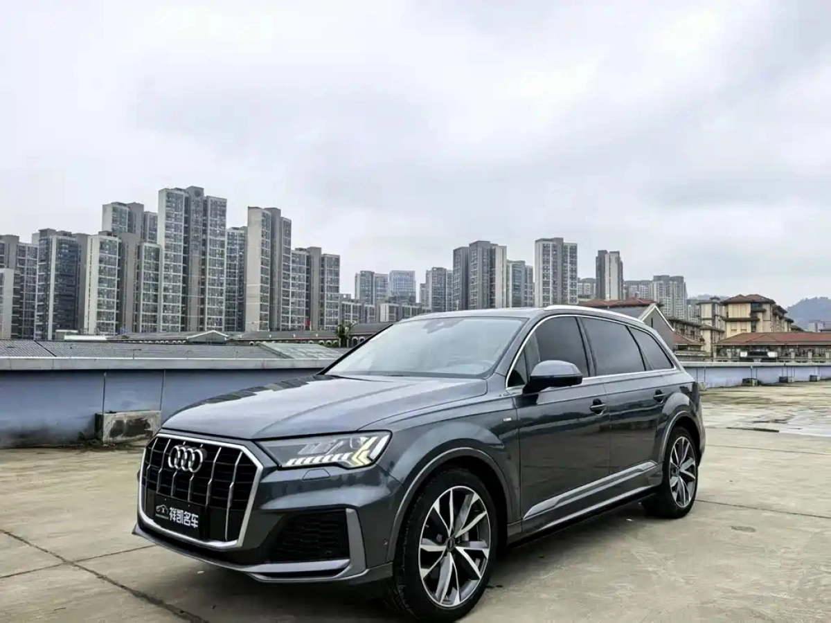 AUDI Q7  2021