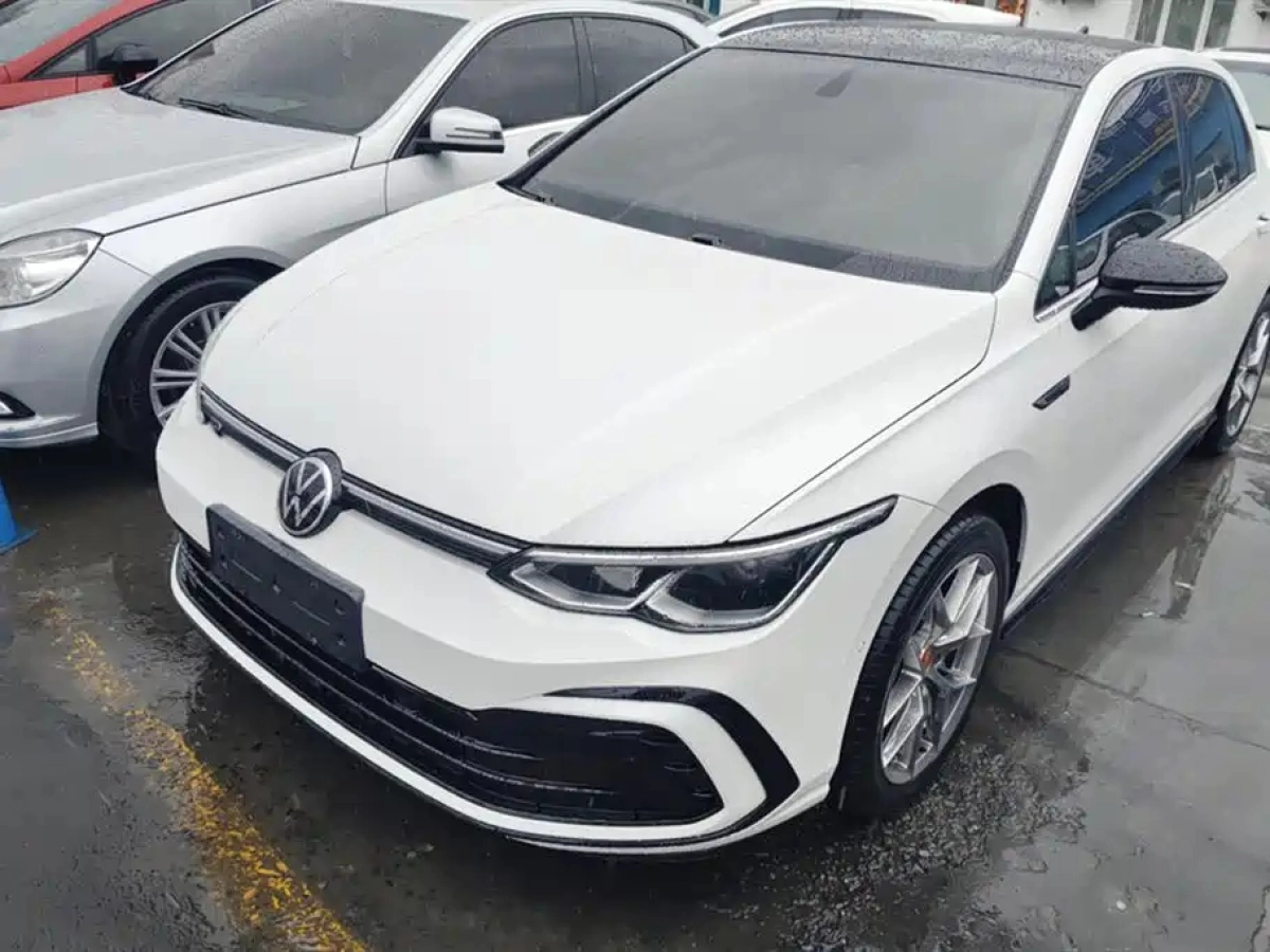 VOLKSWAGEN GOLF  2023