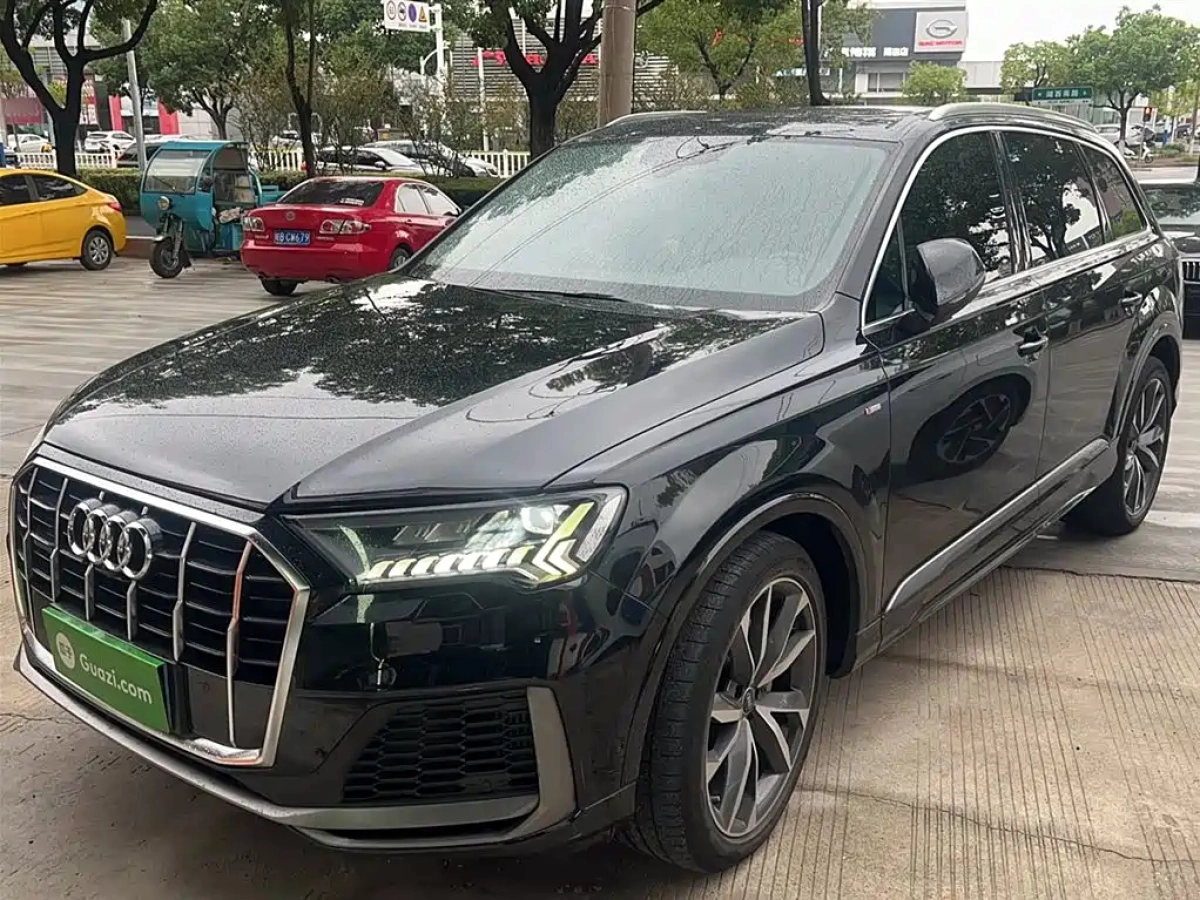 AUDI Q7  2021