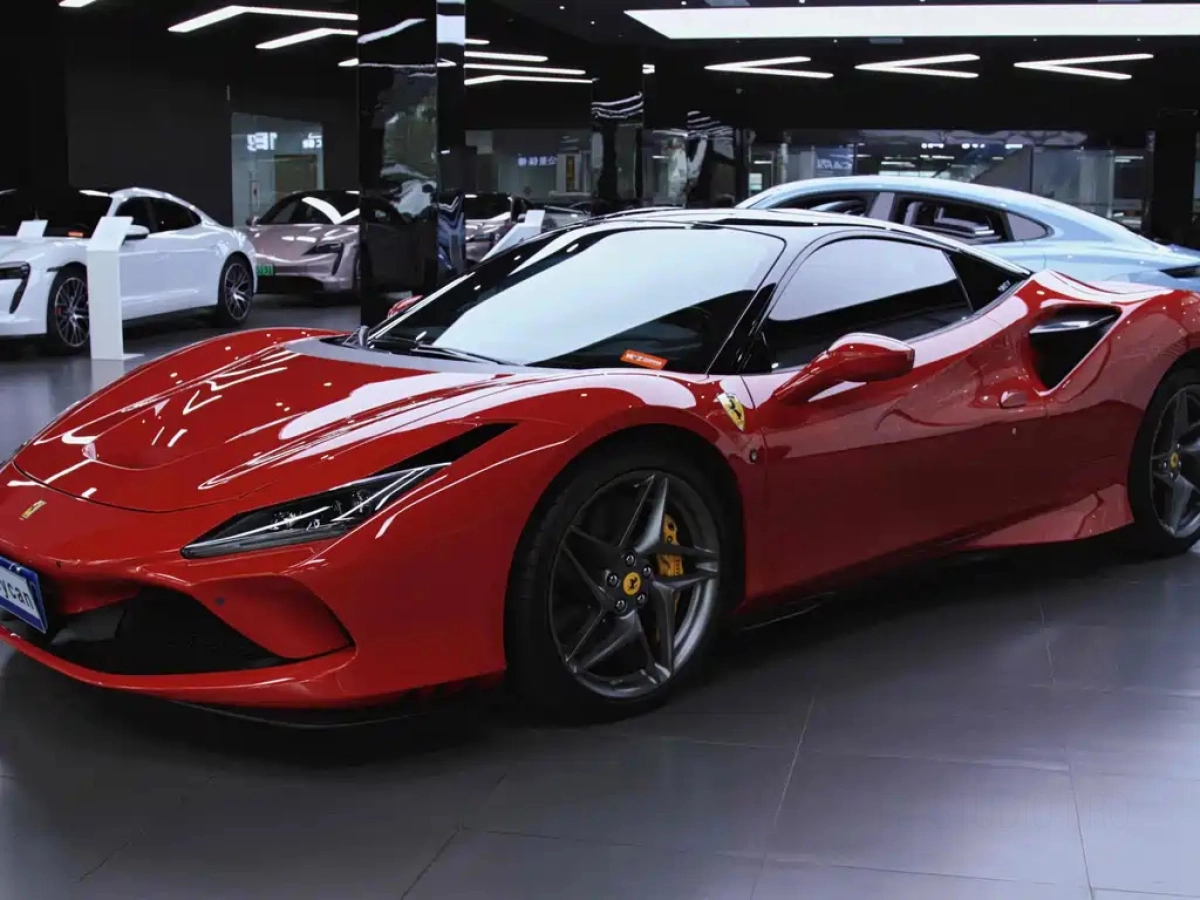 FERRARI F8