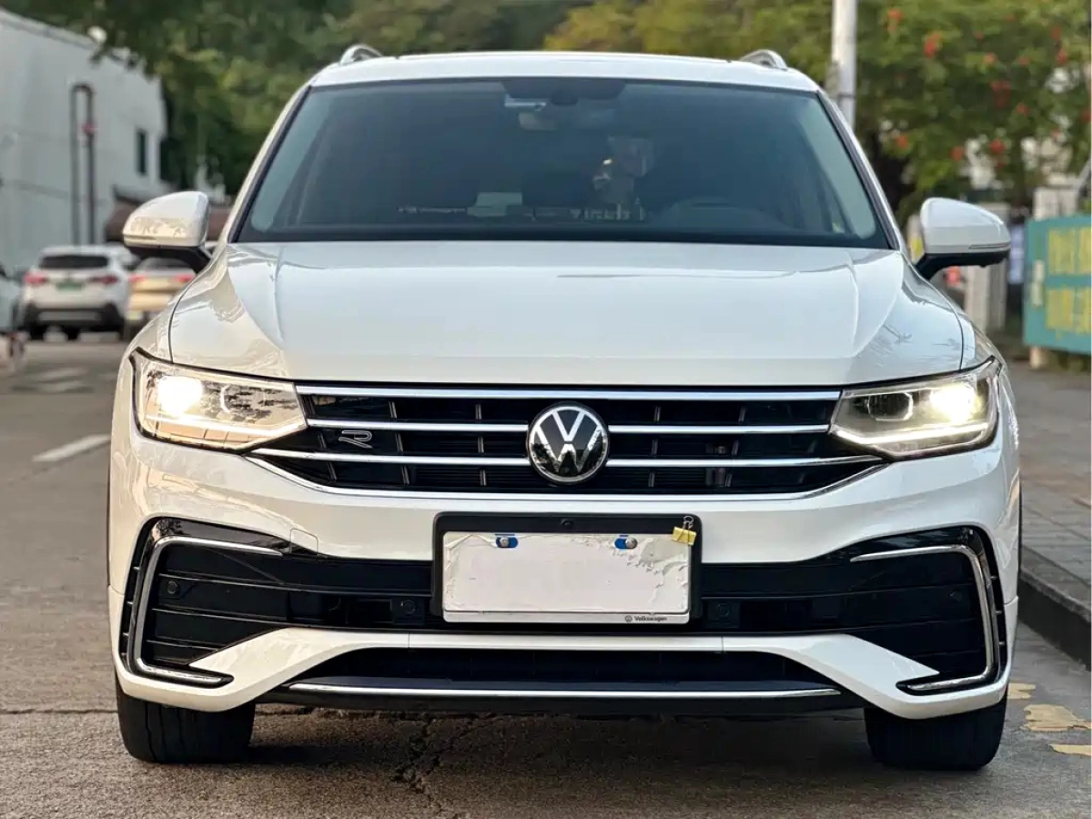 VOLKSWAGEN TIGUAN L
