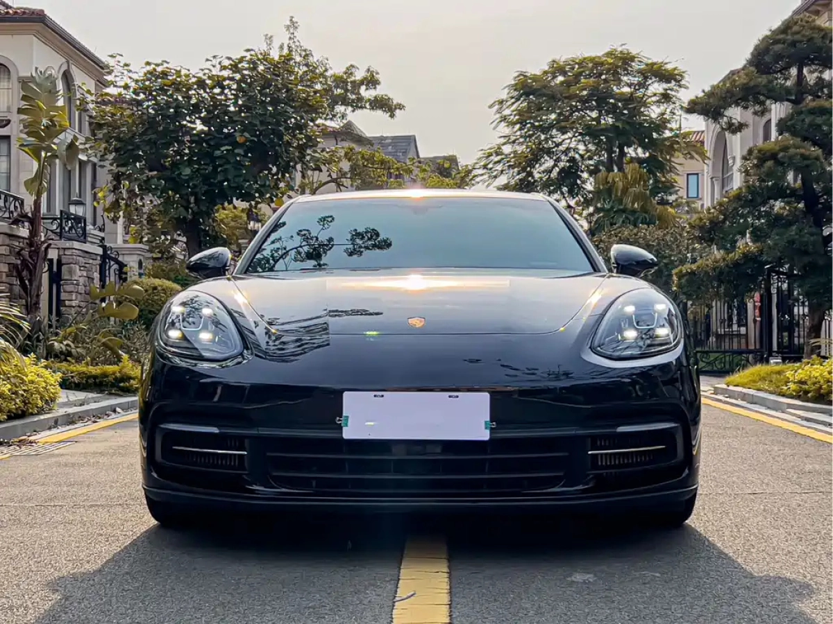 PORSCHE PANAMERA