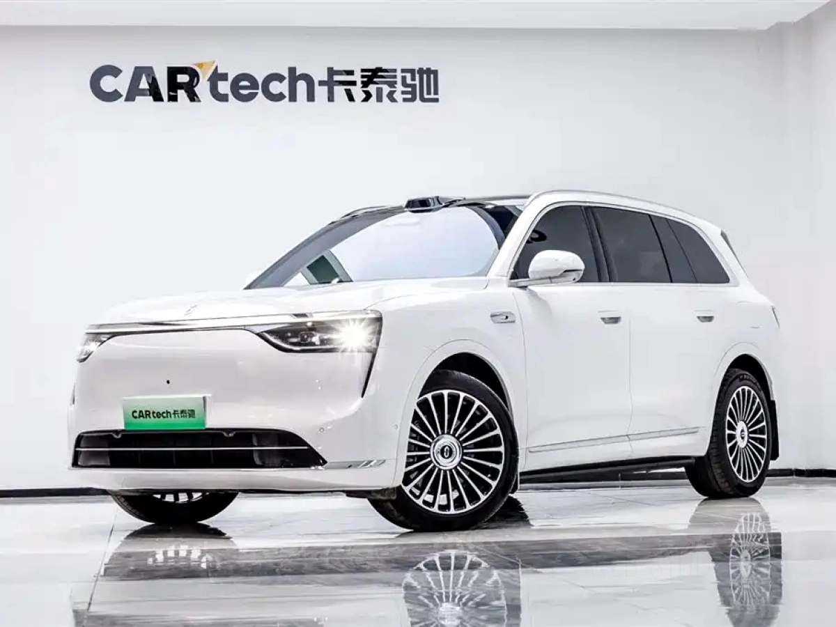 HUAWEI HARMON AITO M8  2025