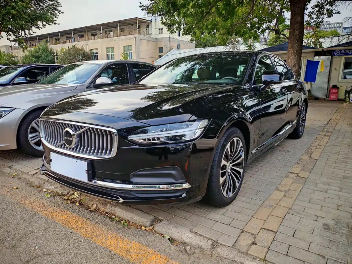 VOLVO S90