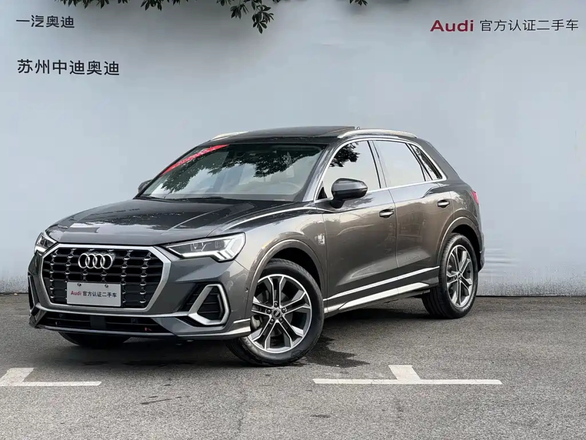 AUDI Q3