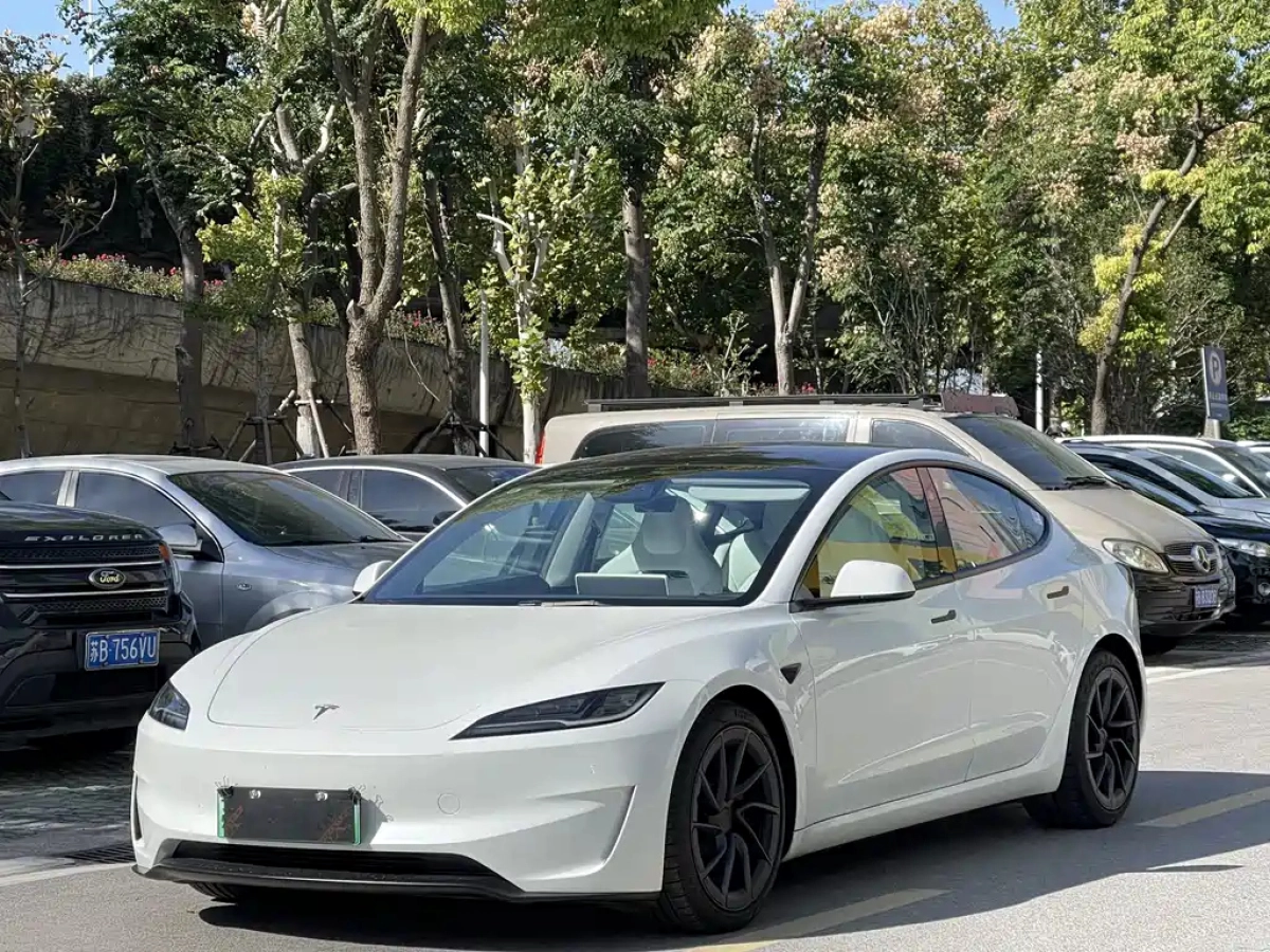 TESLA MODEL 3