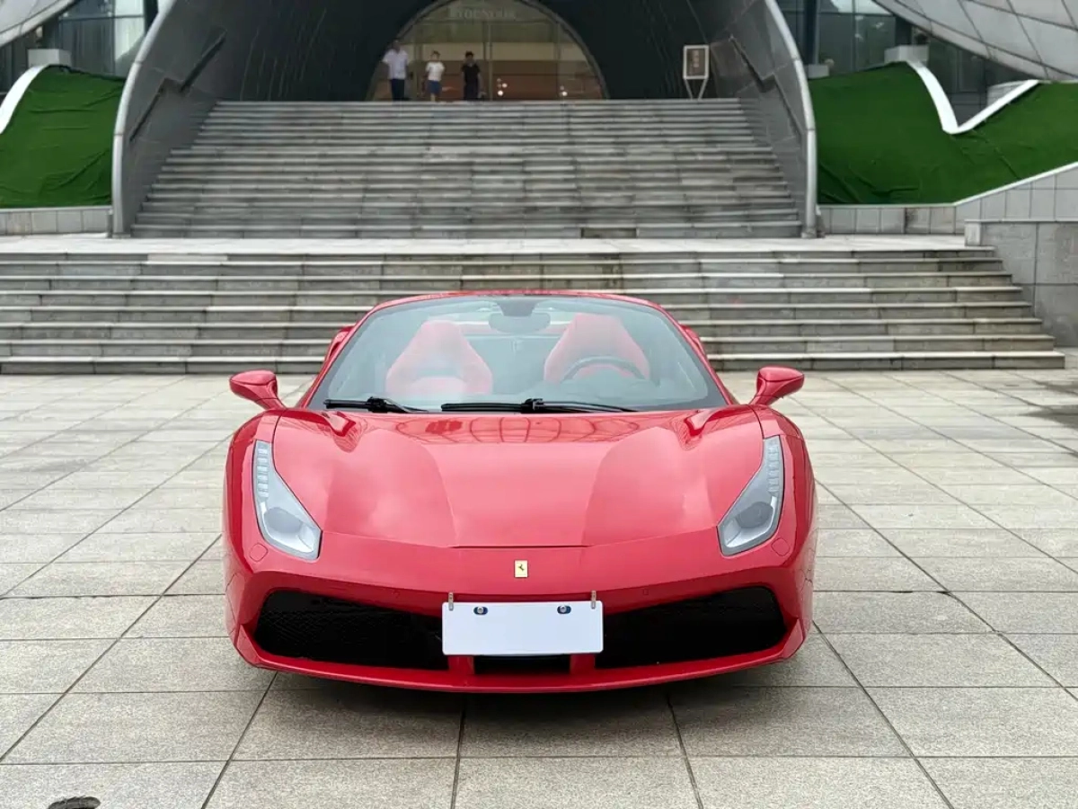 FERRARI 488