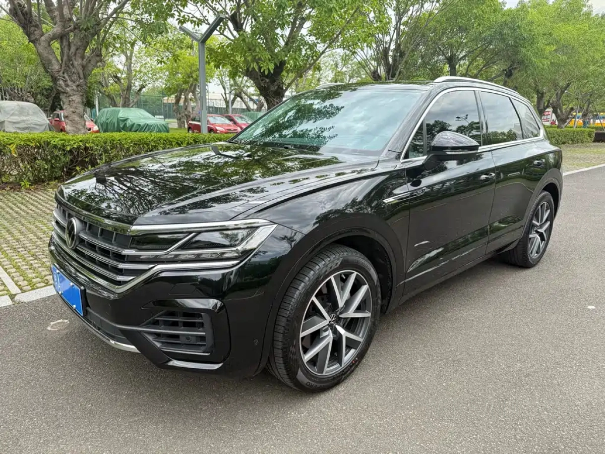 VOLKSWAGEN TOUAREG