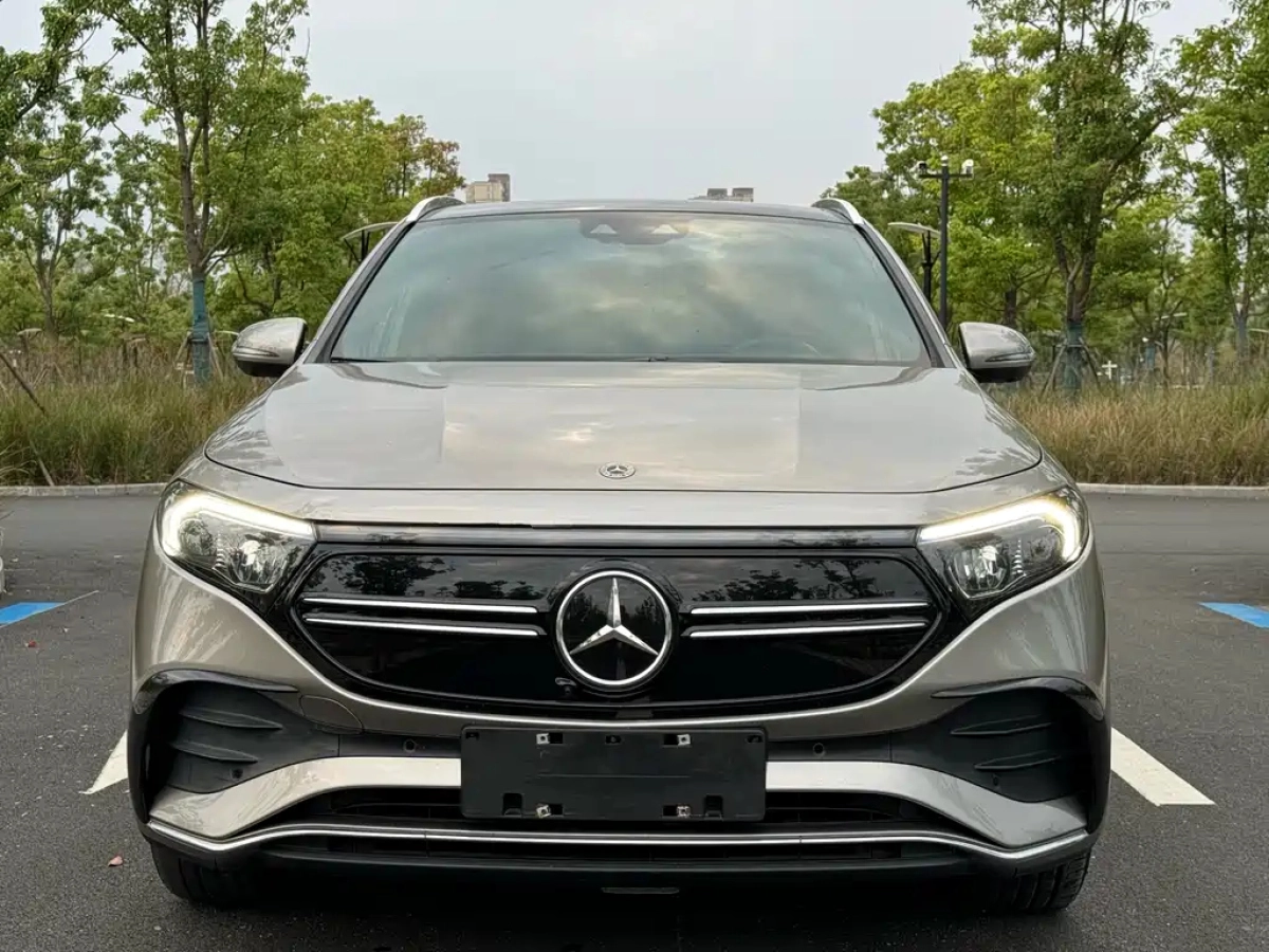 MERCEDES BENZ EQA