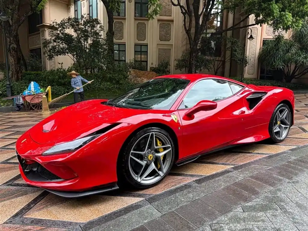 FERRARI F8