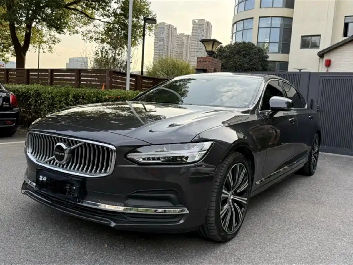 VOLVO S90