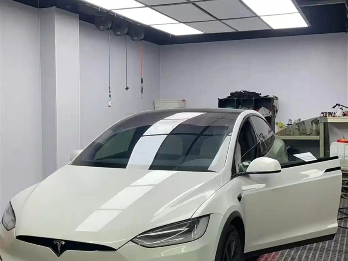 TESLA MODEL X