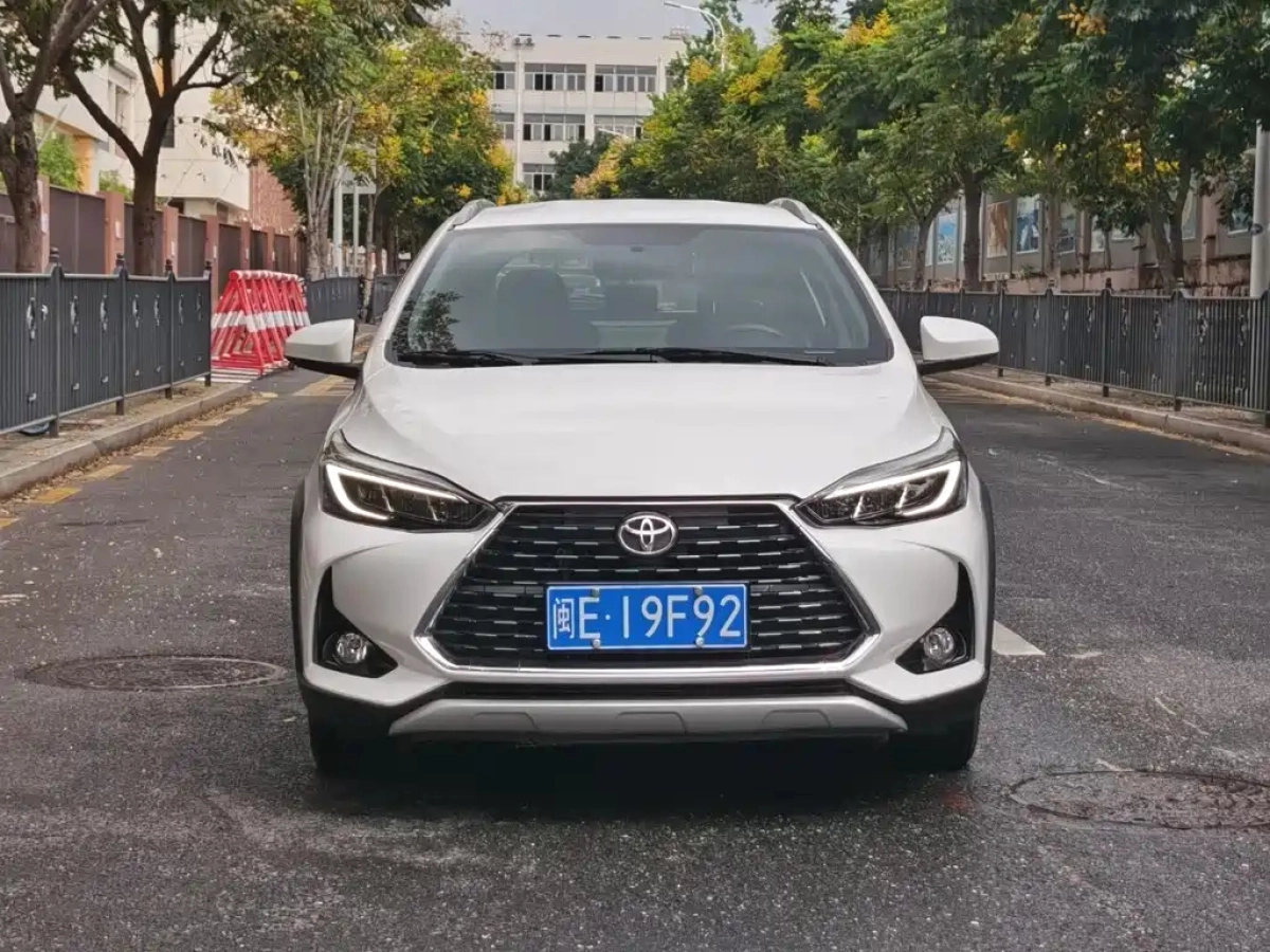 TOYOTA YARIS L DAZZLING