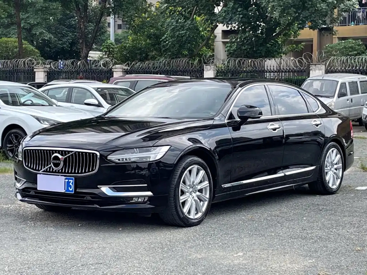 VOLVO S90