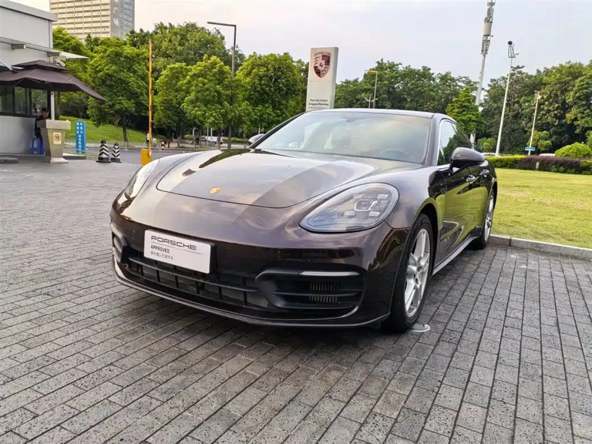 PORSCHE PANAMERA