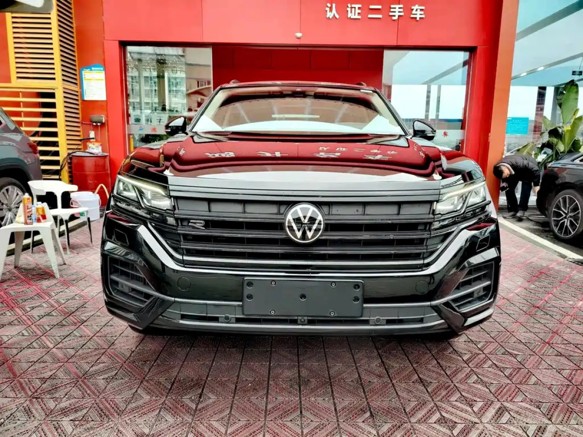 VOLKSWAGEN TOUAREG