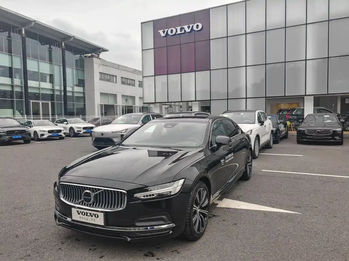 VOLVO S90  2025