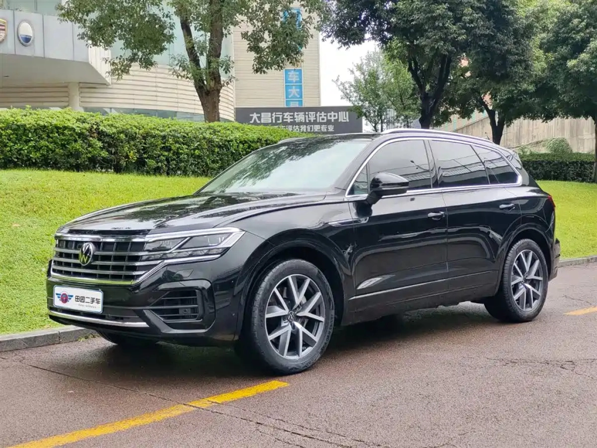 VOLKSWAGEN TOUAREG
