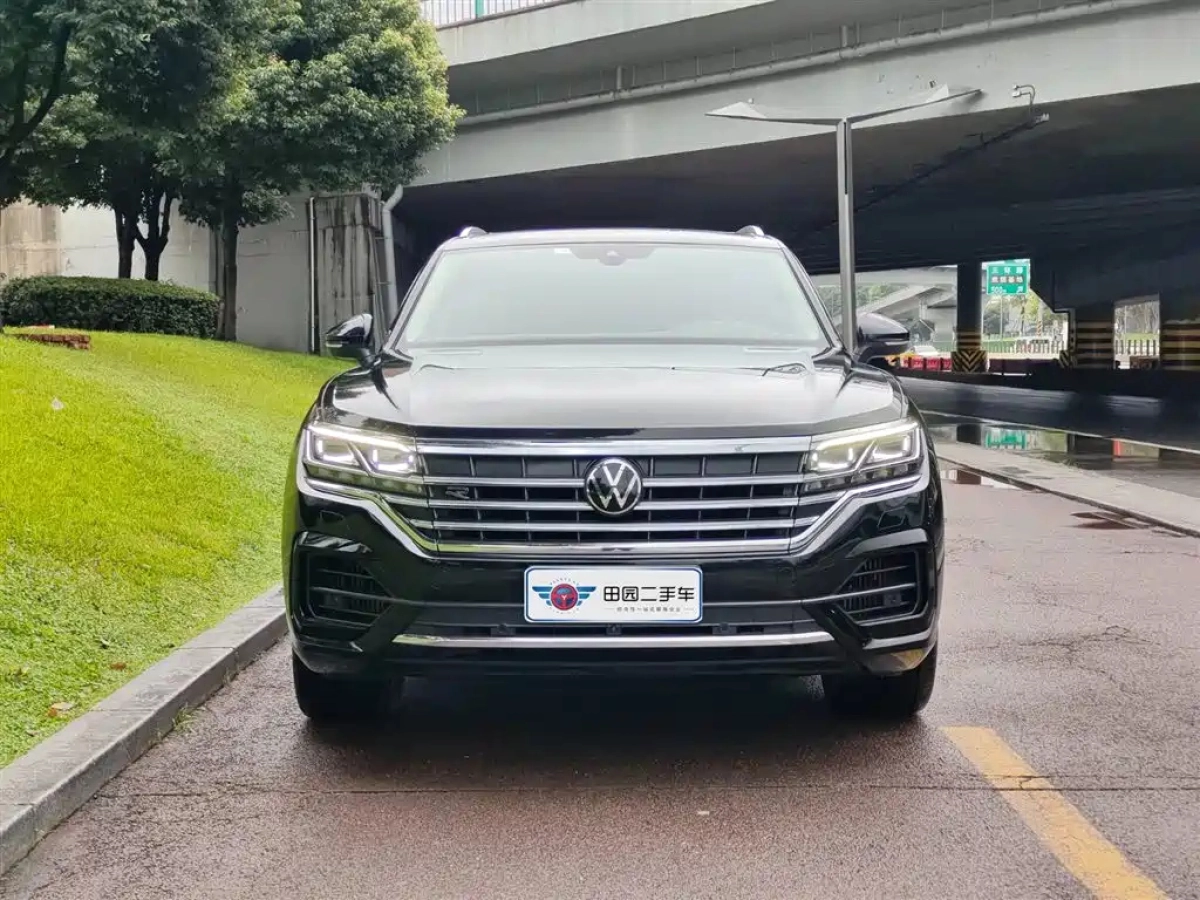 VOLKSWAGEN TOUAREG
