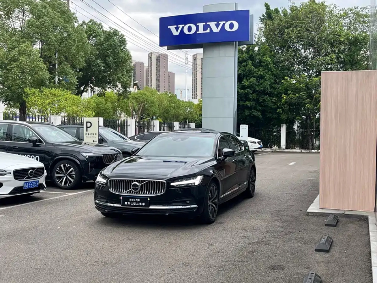 VOLVO S90