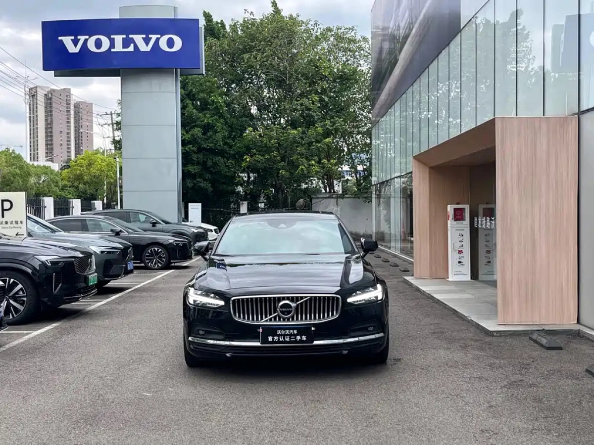 VOLVO S90