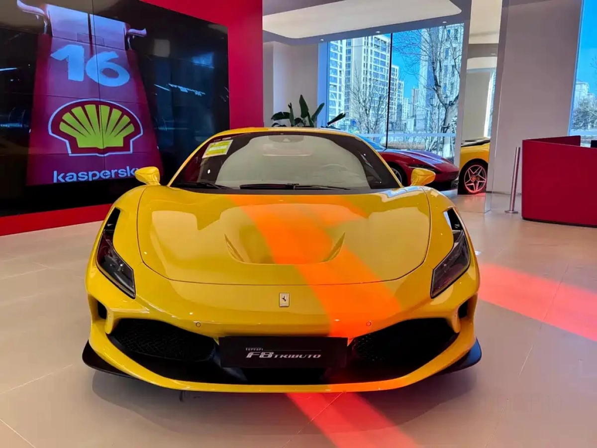FERRARI F8