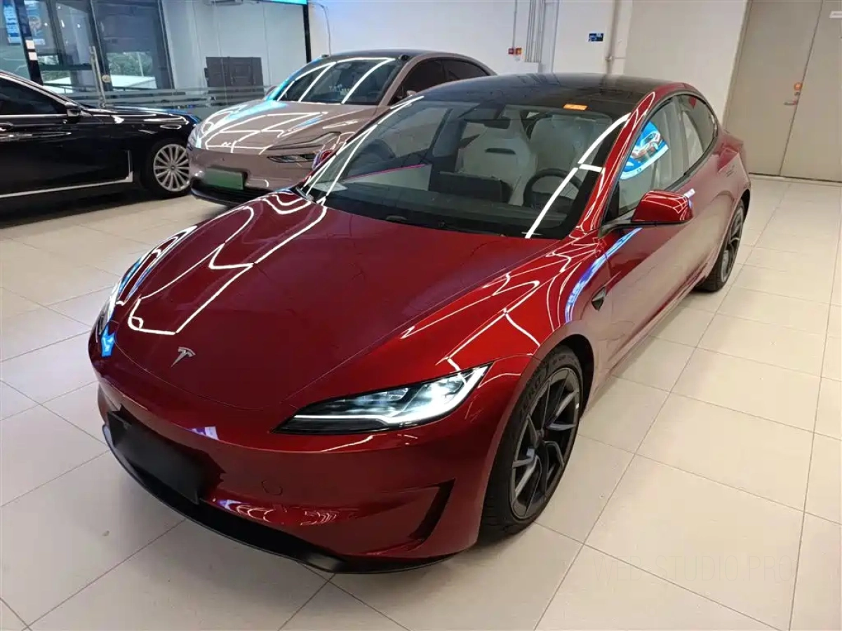 TESLA MODEL 3