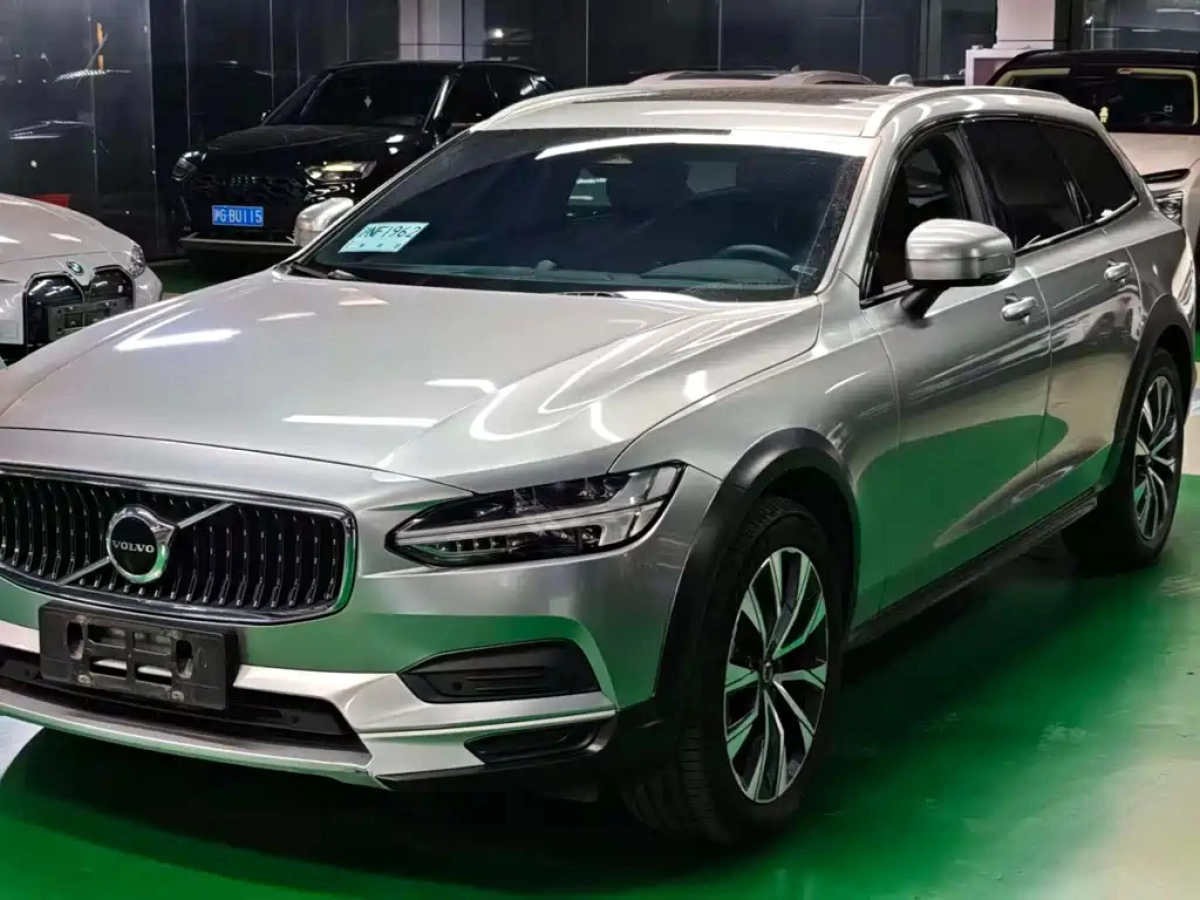 VOLVO V90  2022