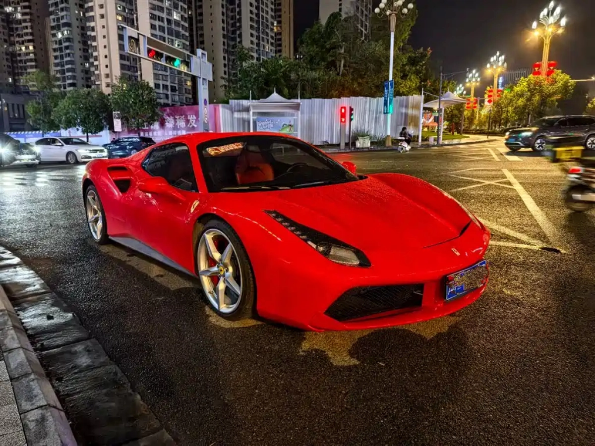 FERRARI 488