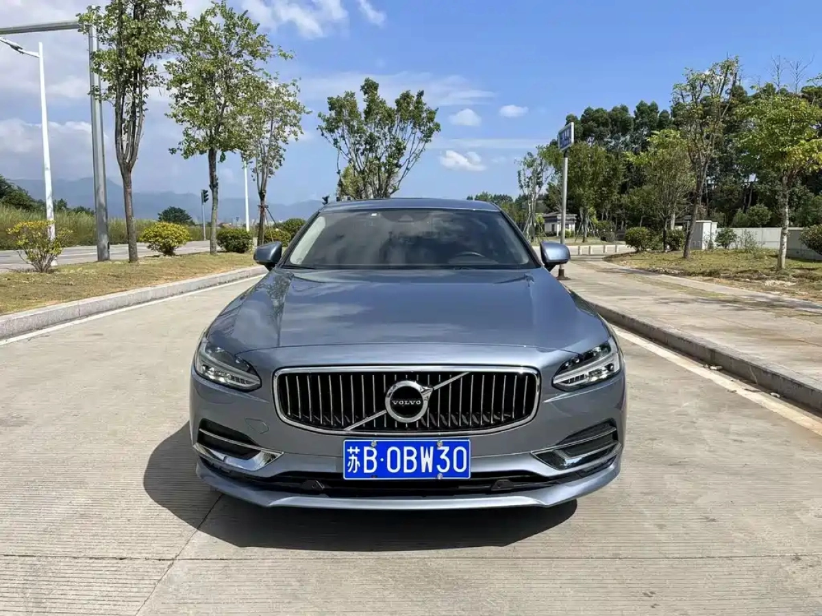 VOLVO S90