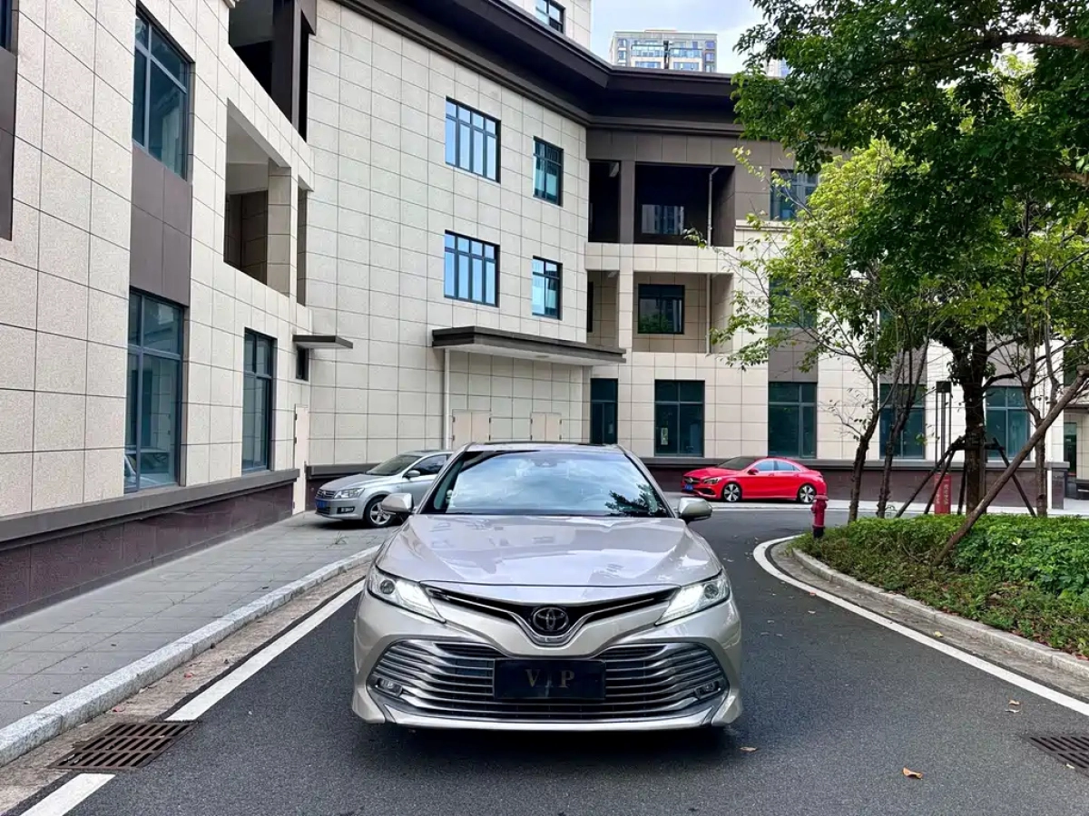 TOYOTA CAMRY