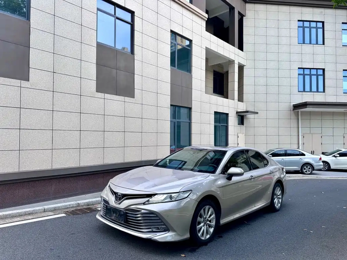 TOYOTA CAMRY