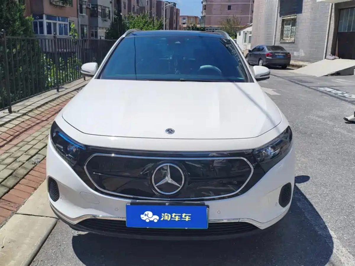 MERCEDES BENZ EQA