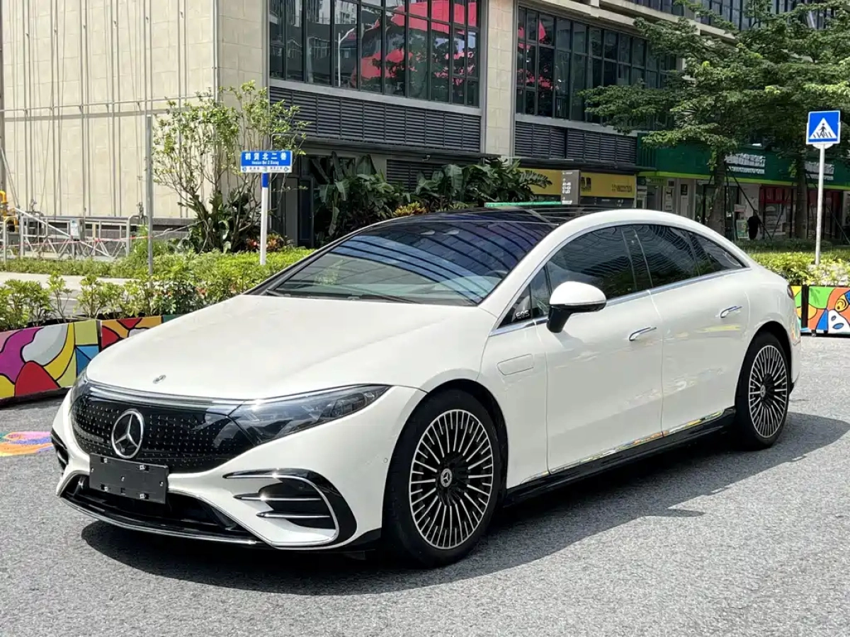 MERCEDES BENZ EQS  2024