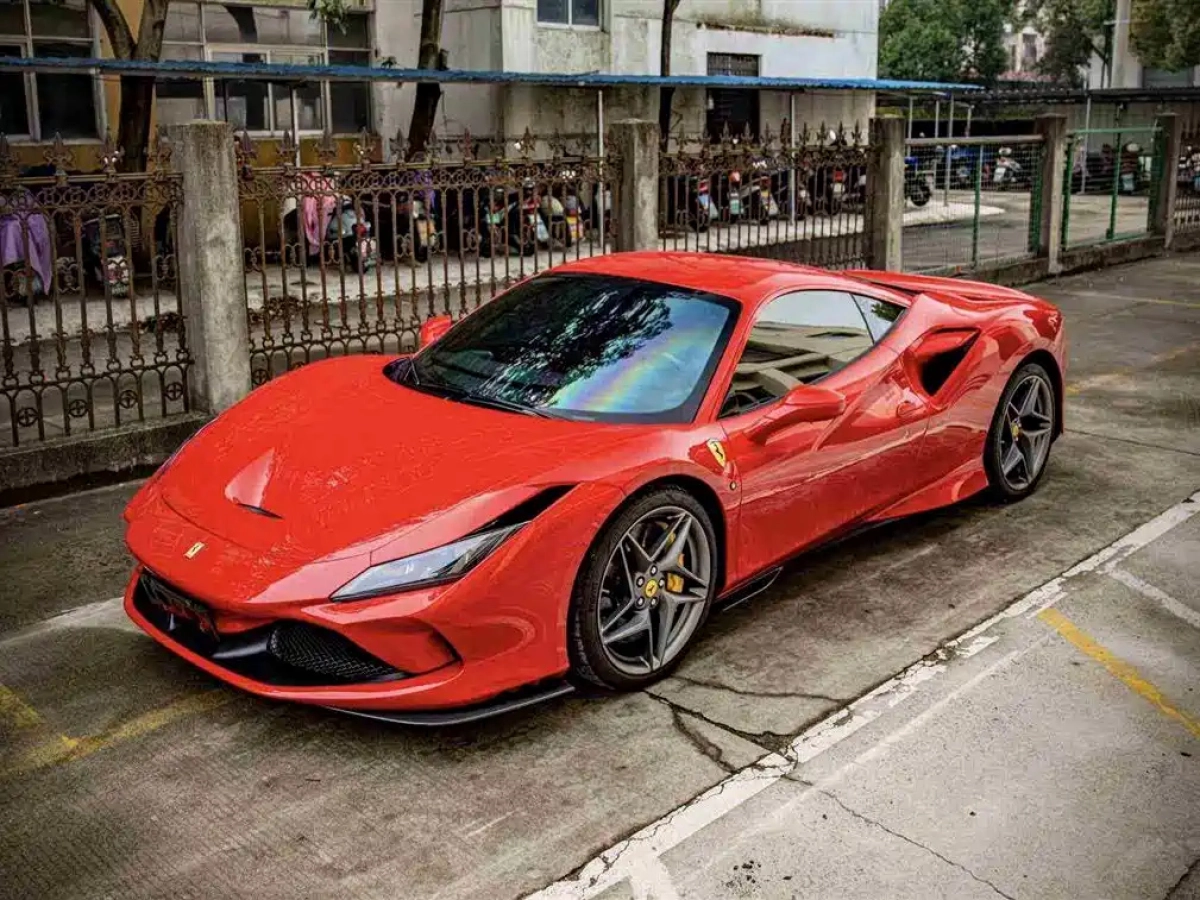 FERRARI F8