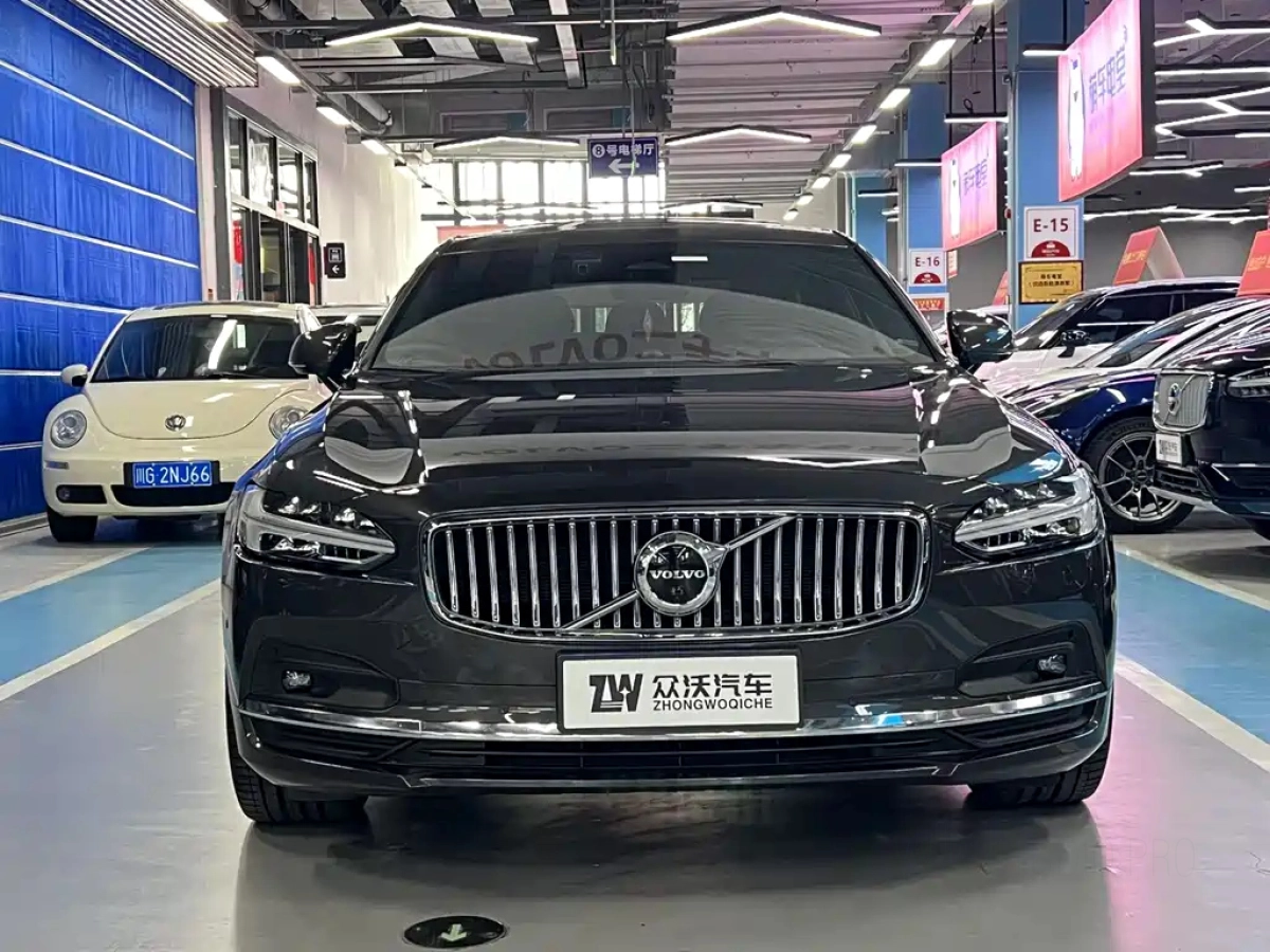 VOLVO S90